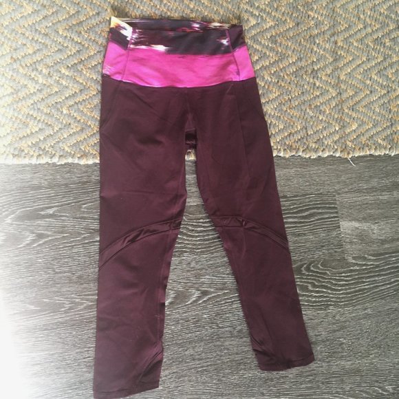 lululemon | Burgundy High-Waisted Capri Legging with Patterned Waist (4) - Picture 3 of 5